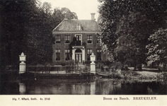 8691 Gezicht over de Vecht op de achterzijde van het huis Boom en Bosch te Breukelen uit het oosten.